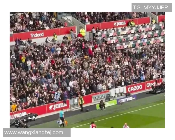 皇家马德里官方宣布续约梅开二度的科文特朗，球迷欢呼连连